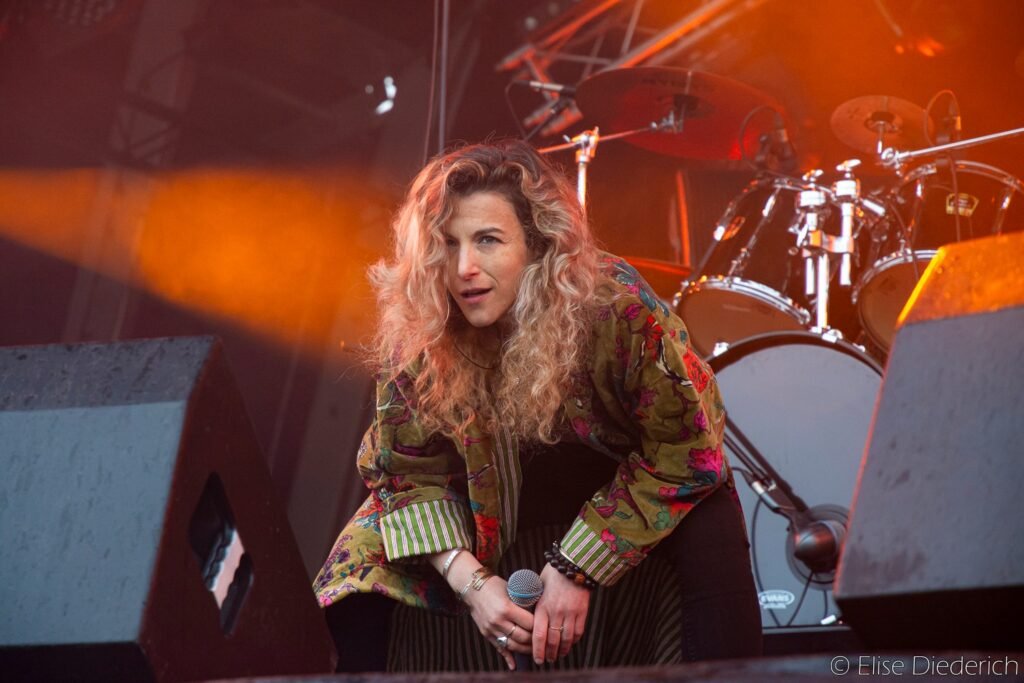 Aline sur la scène du Hellfest 2024 pour Përl