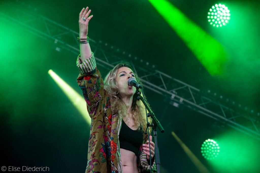 Aline sur la scène du Hellfest 2024 pour Përl